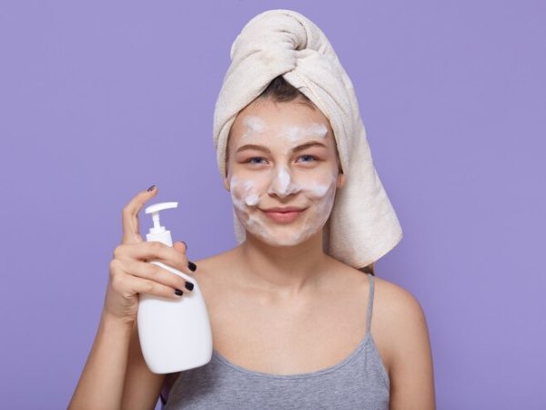 Beleza e saúde feminina: O poder do sabonete facial e sérum para sua pele